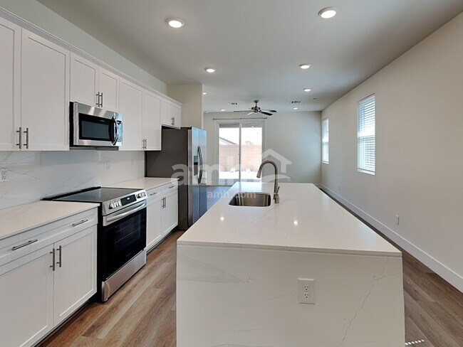 Foto del edificio - 522 Silverbell Falls Pl