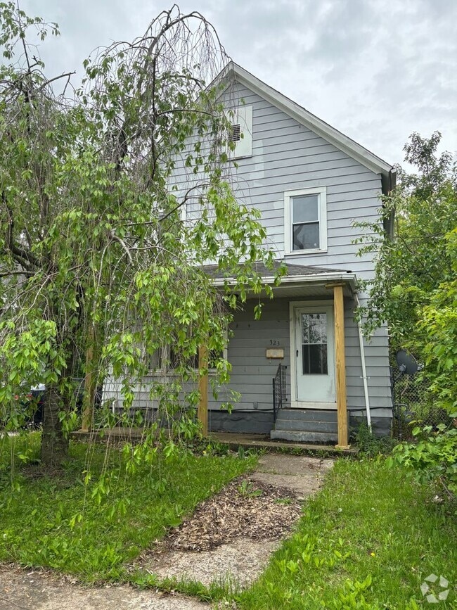 Building Photo - 323 W 25th St