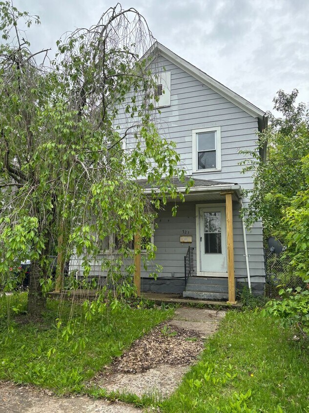 Foto principal - Charming 3-bedroom home, ready for you! Se...