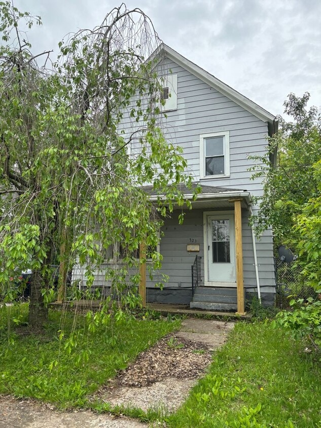 Primary Photo - Charming 3-bedroom home, ready for you! Se...