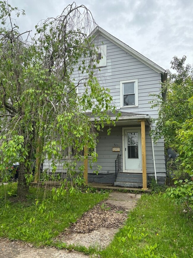 Building Photo - 323 W 25th St