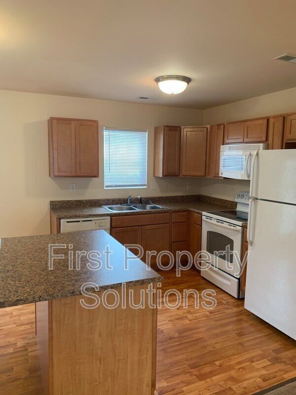 Building Photo - 210 Cardinal Way
