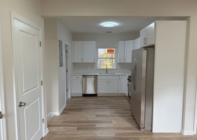 Foto del edificio - 5216 Duke Ave