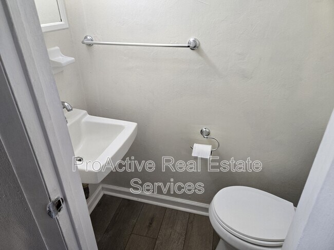 Foto del edificio - 606 Redkirk Ln