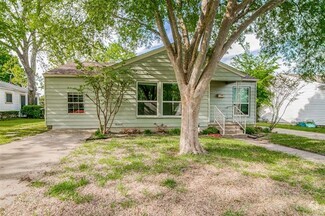 Building Photo - 829 Holly Dr