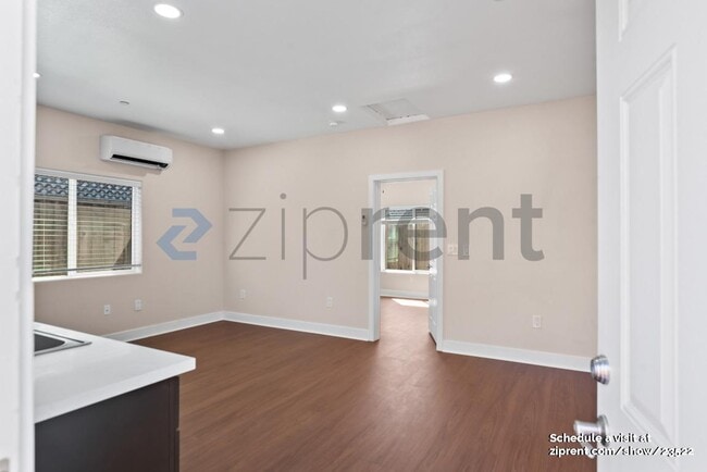 Building Photo - 881 Kenneth Ave