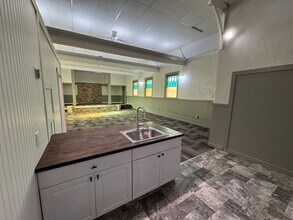 Building Photo - 708 E 2nd Ave N