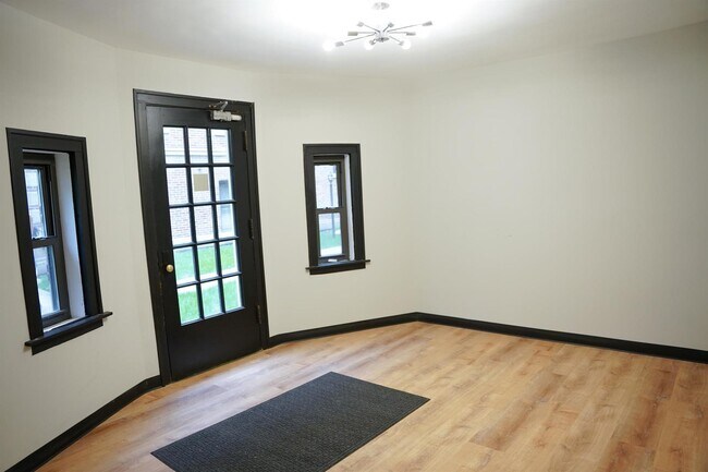 Foto del edificio - 6443 N Hamilton Ave