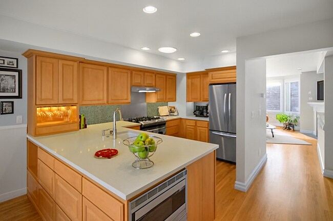 Cocina - 404 Aloha St