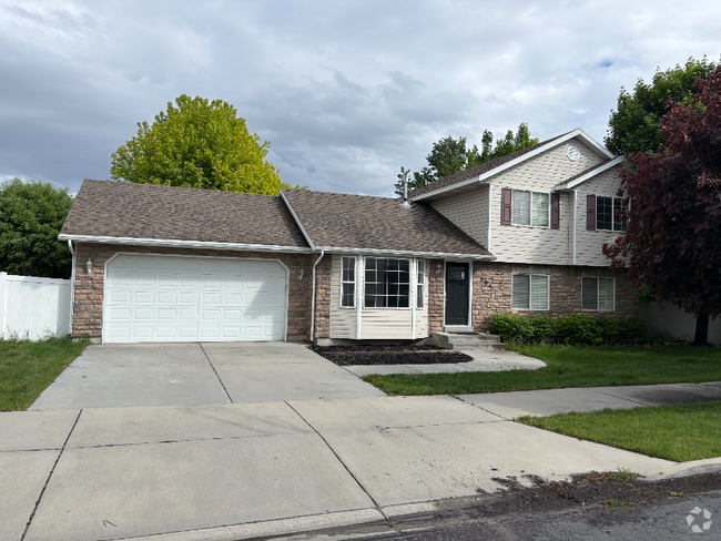 Building Photo - 504 N 2870 W