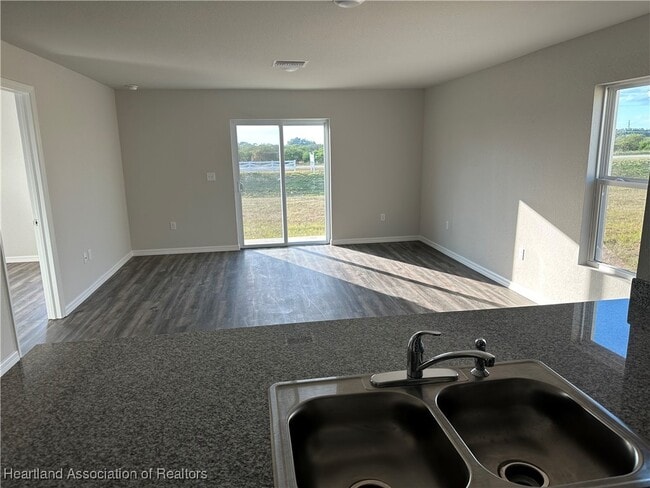 Building Photo - 1209 Stone Ridge Cir