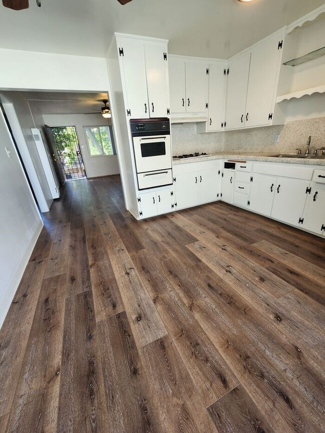Building Photo - 1 Month FREE!! Gated Community - Spacious 2 bdrm unit in La Mesa