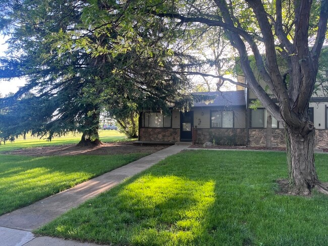 Building Photo - 2600 Parklake Ct