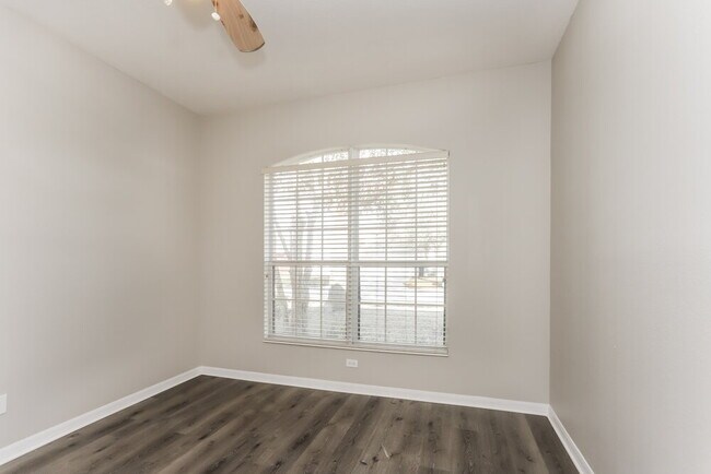 Foto del edificio - 4127 101st Ave E