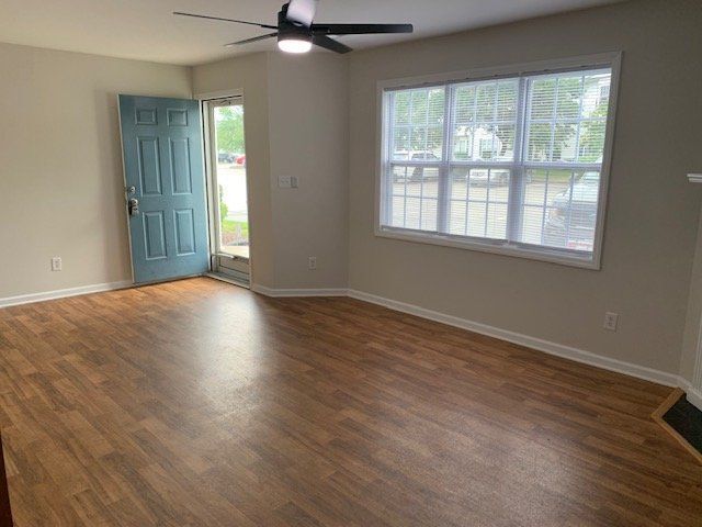 Foto del edificio - 3975 Sterling Pointe Dr