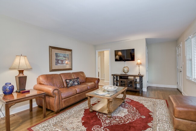 Foto del edificio - 2415 Apricot Ln