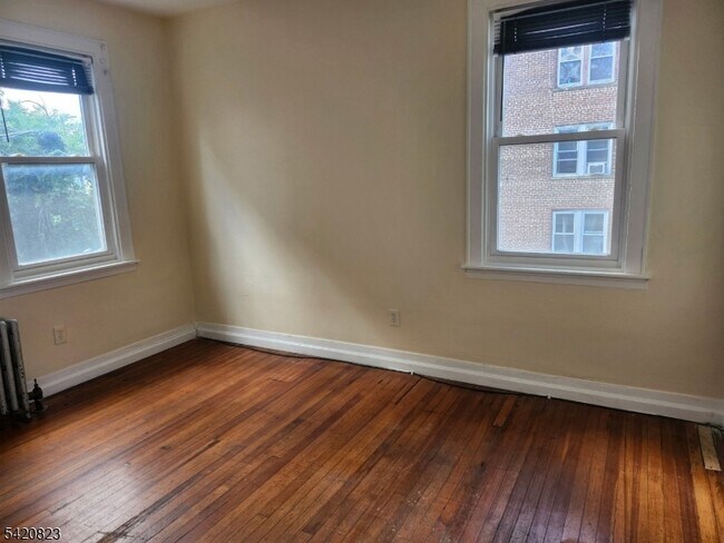 Foto del edificio - 313 Leslie St