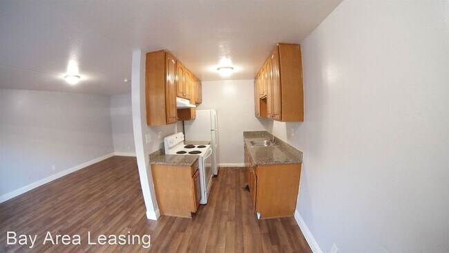 Building Photo - 624 Sycamore St
