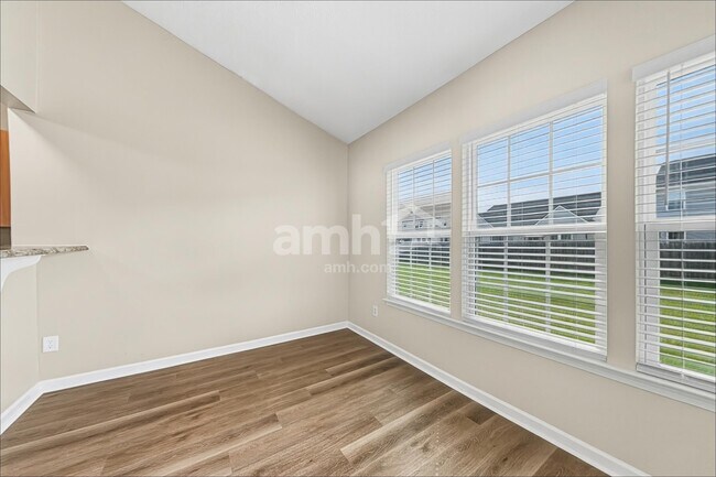 Building Photo - 644 Classic Ln