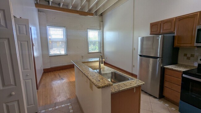Foto del edificio - 2800 Mayfield Rd