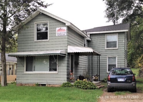 Primary Photo - 812 N River St