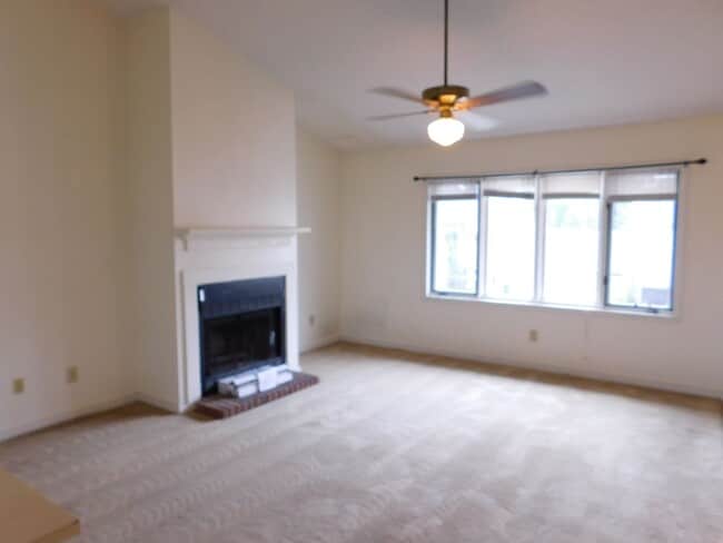 Building Photo - 7 Pillory Cir