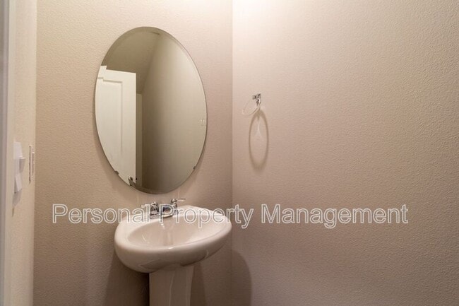 Building Photo - 11507 NE 126th Ave