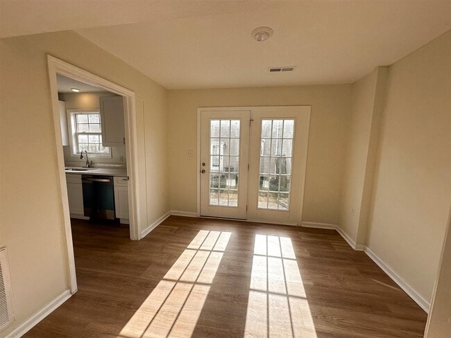 Building Photo - 1225 N Lee Dr