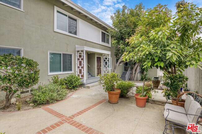 Building Photo - 16144 Sunset Blvd
