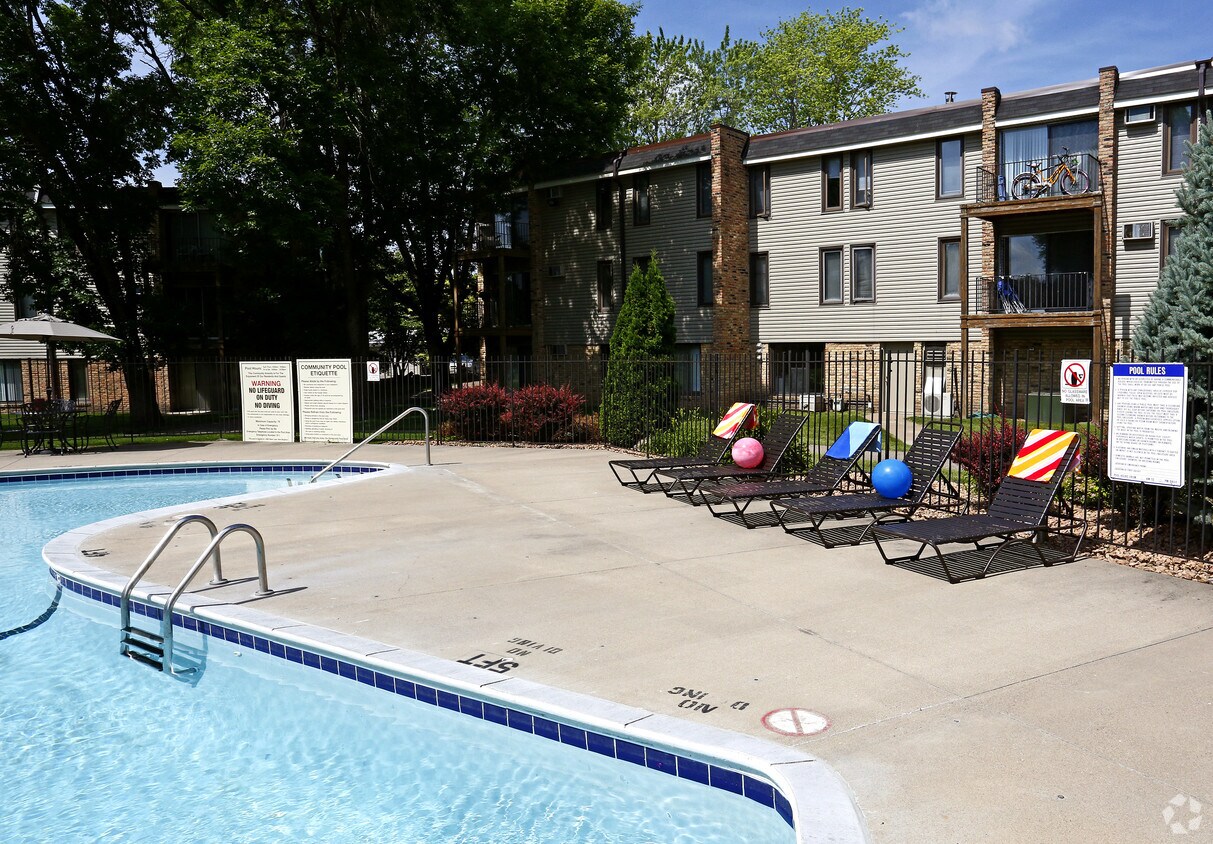 Windsor South Apartments New Brighton, MN