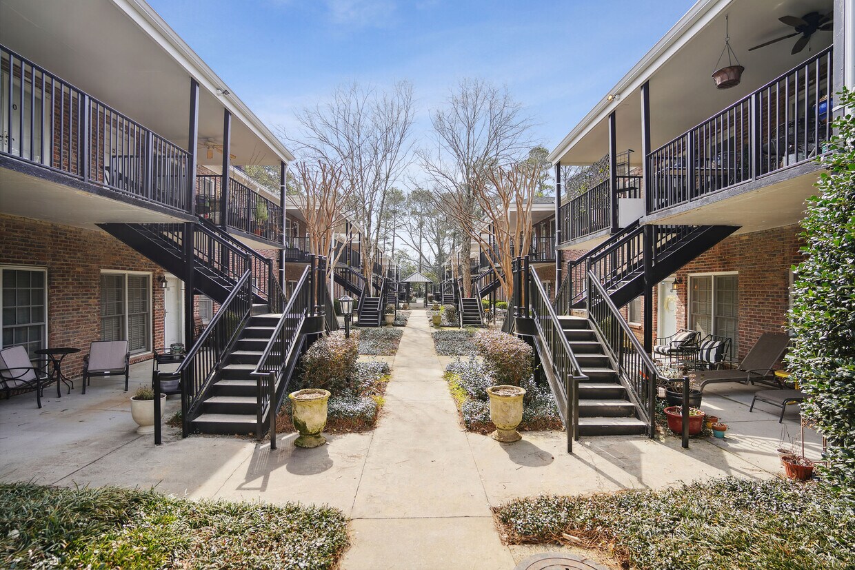Foto principal - 3675 Peachtree Rd NE