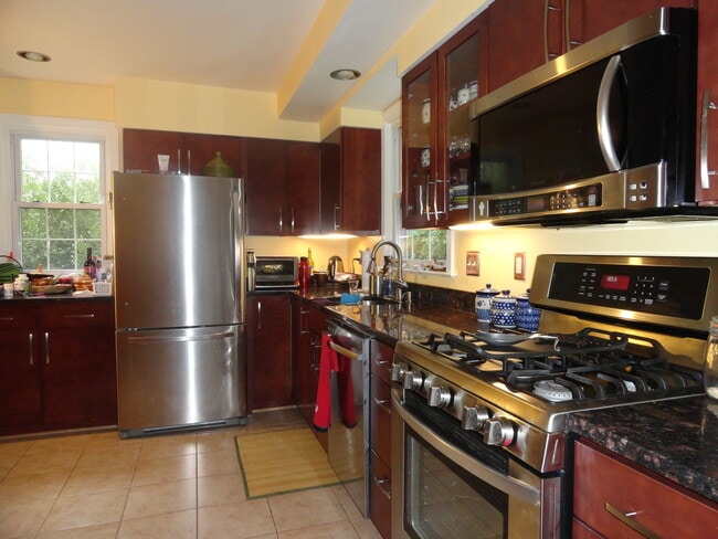 Photo - Absolutely Gorgeous Rambler in Great Location! House