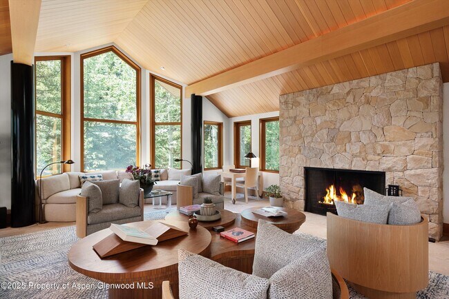 Foto del edificio - 800 Roaring Fork Rd