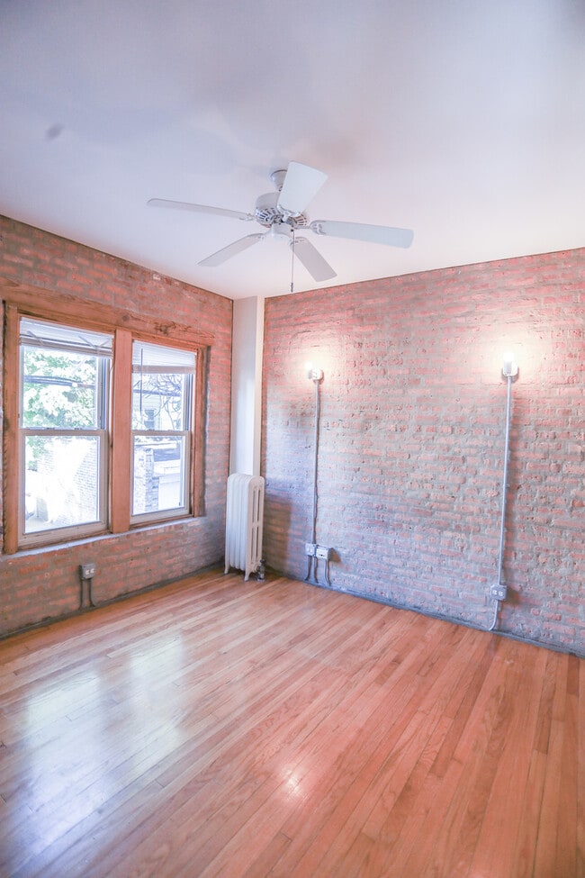 Building Photo - 1230 W Winona St