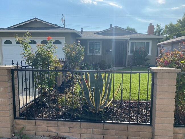 Foto del edificio - 3 br, 2 bath House - 4581 Bolero Drive