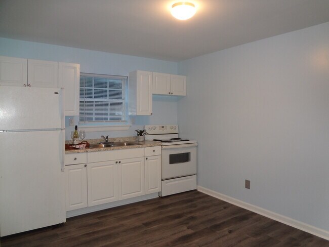 Kitchen - 2809 Avent Ferry Rd