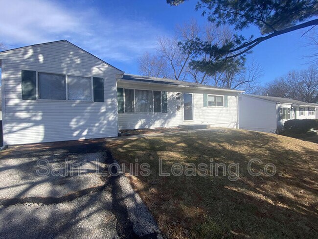 Building Photo - 1005 Edgehill Dr