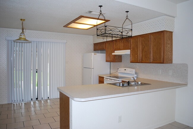 Building Photo - 906 Crymes Ln