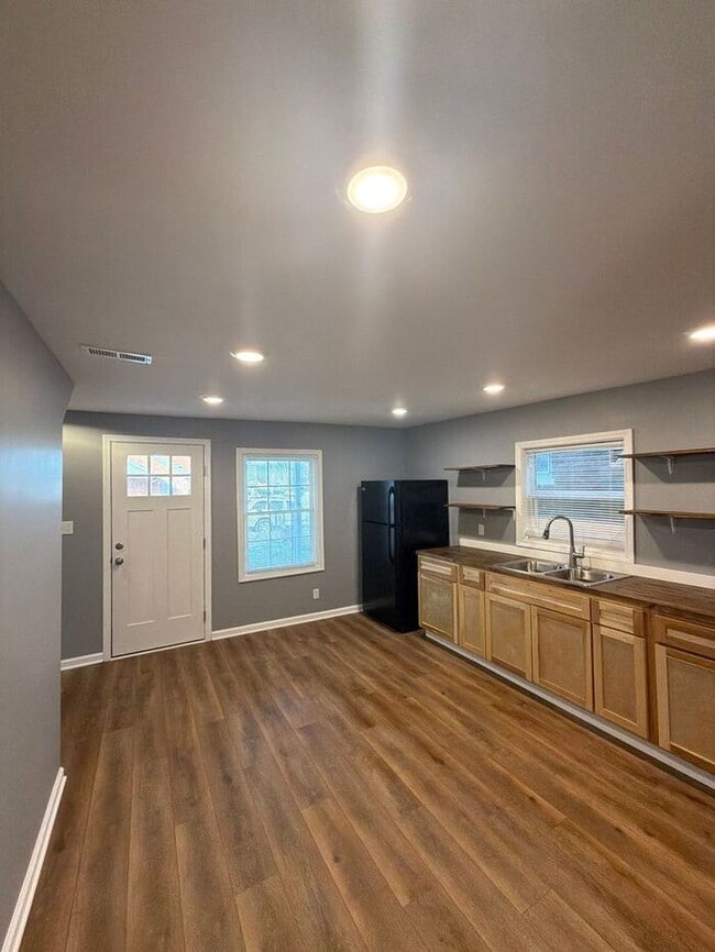 Foto del edificio - 1702 Bicknell Ave