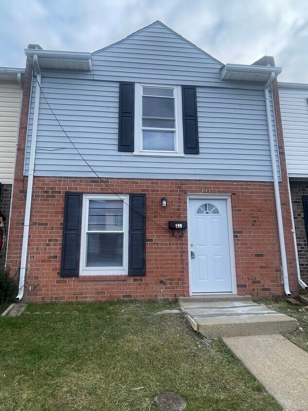 Primary Photo - 134 Hickok Cir