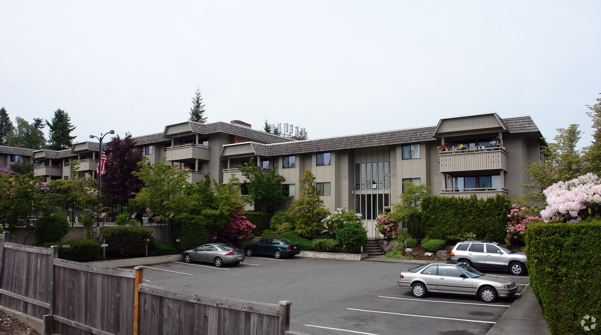 Le Chateau Apartments Apartments in Bellevue, WA