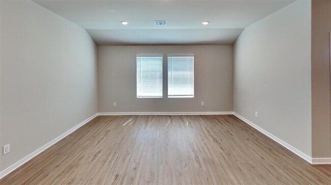 Building Photo - 2928 Firefly Dr