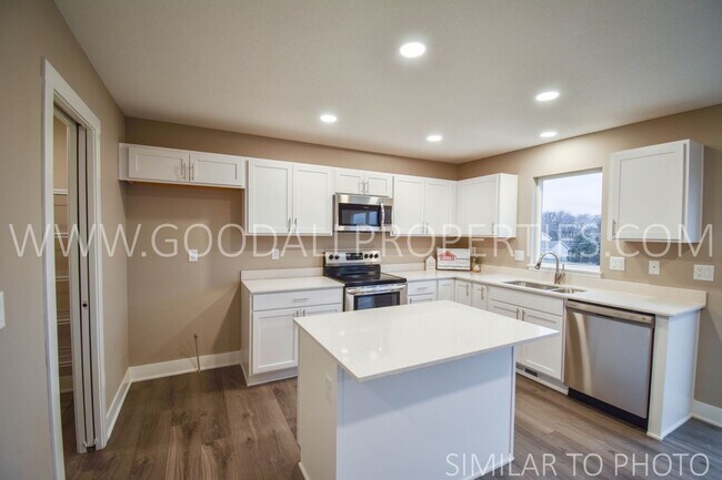 Foto del edificio - Wonderful 5 bedroom, 3.5 bath with a finis...