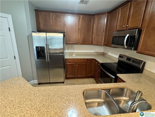 Building Photo - 3 Br Condo available in Bethlehem