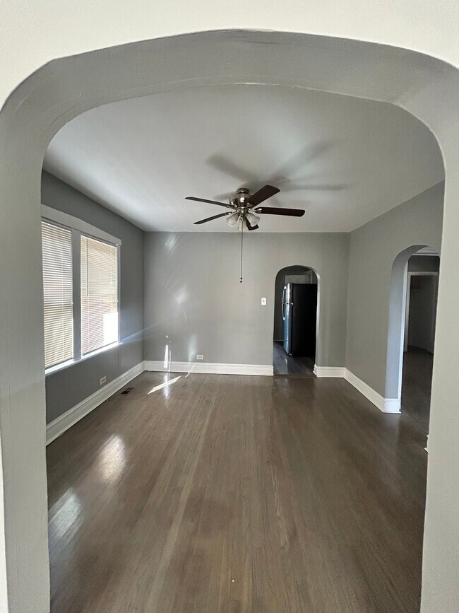 Foto del edificio - 1620 N Laramie Ave