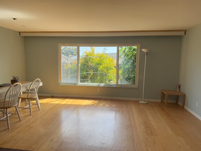 945 Evergreen Ave