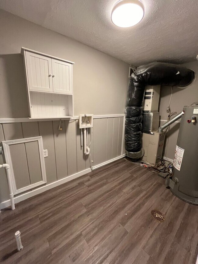 Building Photo - Nice 2 Bedroom / 1 Bathroom Home