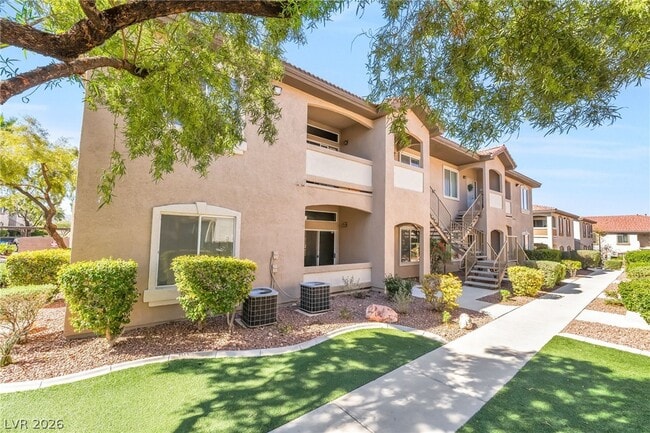 Building Photo - 2305 W Horizon Ridge Pkwy