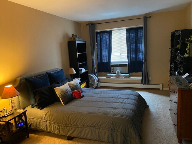 Bedroom - 50 Aiken St