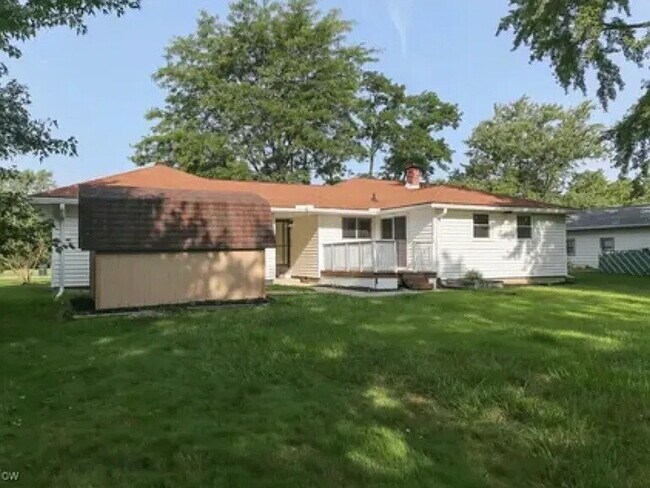 Foto del edificio - This stunning three-bedroom, two full-bath home was fully remodeled in 2024 and is move-in ready